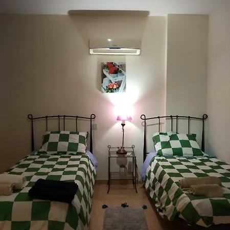 Queens Garden 2bedroom Vintage Townhouse *