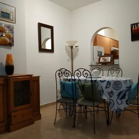 Queens Garden 2bedroom Vintage Townhouse Casa vacanze Paphos