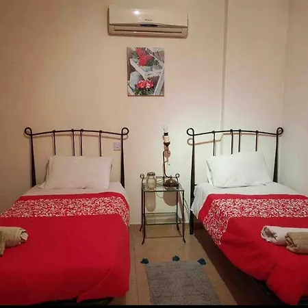 Queens Garden 2bedroom Vintage Townhouse *