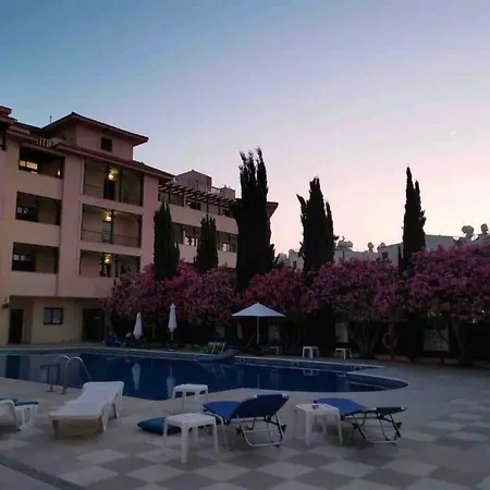 Queens Garden 2bedroom Vintage Townhouse * Πάφος