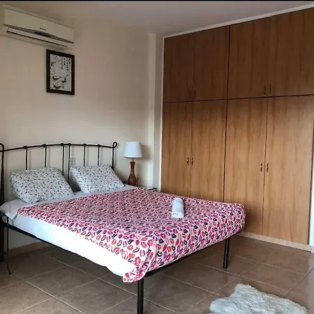 Holiday home Queens Garden 2bedroom Vintage Townhouse Paphos